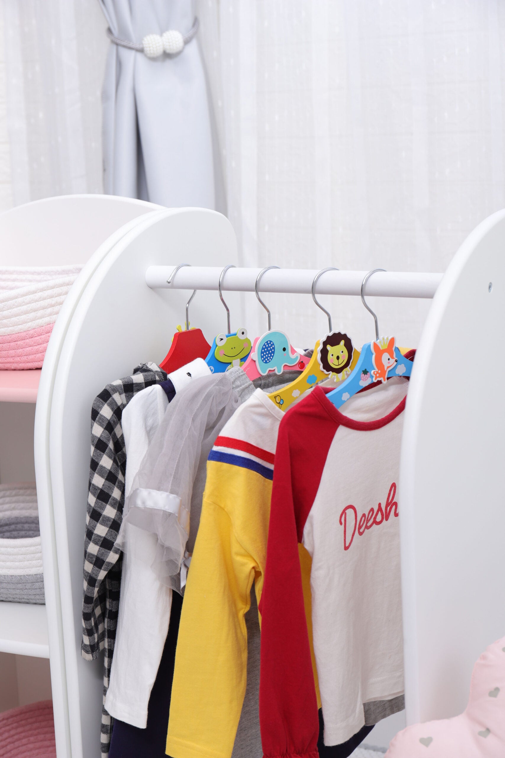 COLGADOR Y GABINETE PARA ALMACENAMIENTO DE NIÑOS MONTESSORI