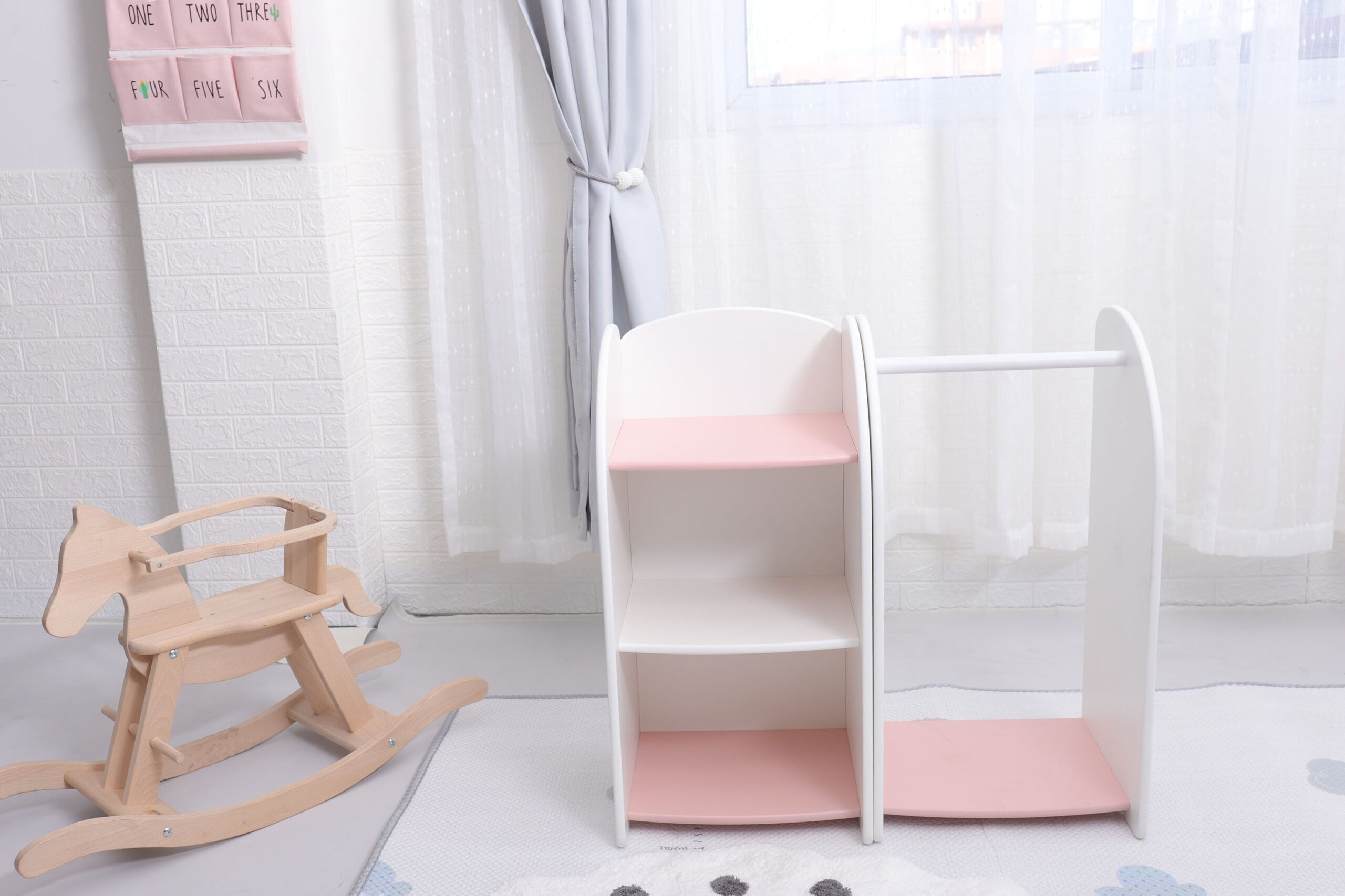 COLGADOR Y GABINETE PARA ALMACENAMIENTO DE NIÑOS MONTESSORI